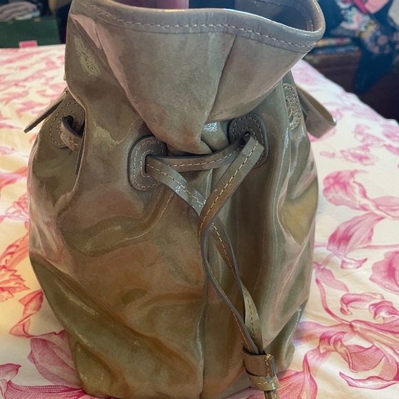 🌼 Summer Bag Blowout! 🌼 Rare Dooney & Bourke patent Leather Draw String Satchel - Picture 4 of 16
